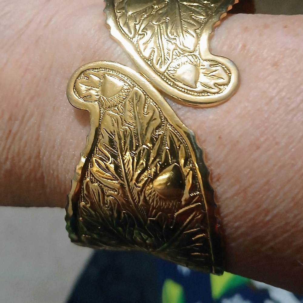 Source Unknown Elegant Gold Botanical Bracelet - image 2